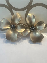 Load image into Gallery viewer, “Viola” Floral Gold Earrings